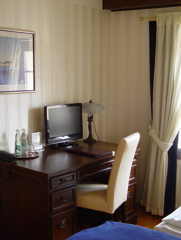 Hotel Altes Hafenhaus Rostock Ngoại thất bức ảnh