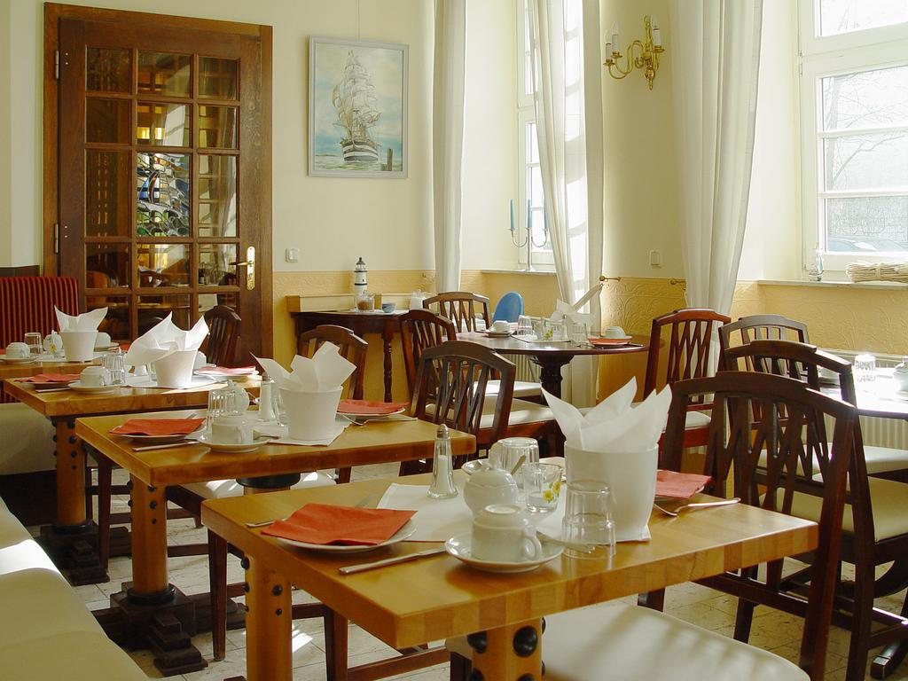 Hotel Altes Hafenhaus Rostock Ngoại thất bức ảnh